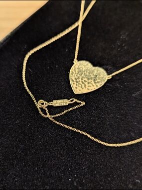 Jennifer Meyer 18k Yellow Gold Hammered Heart Pendant Necklace w. Box
